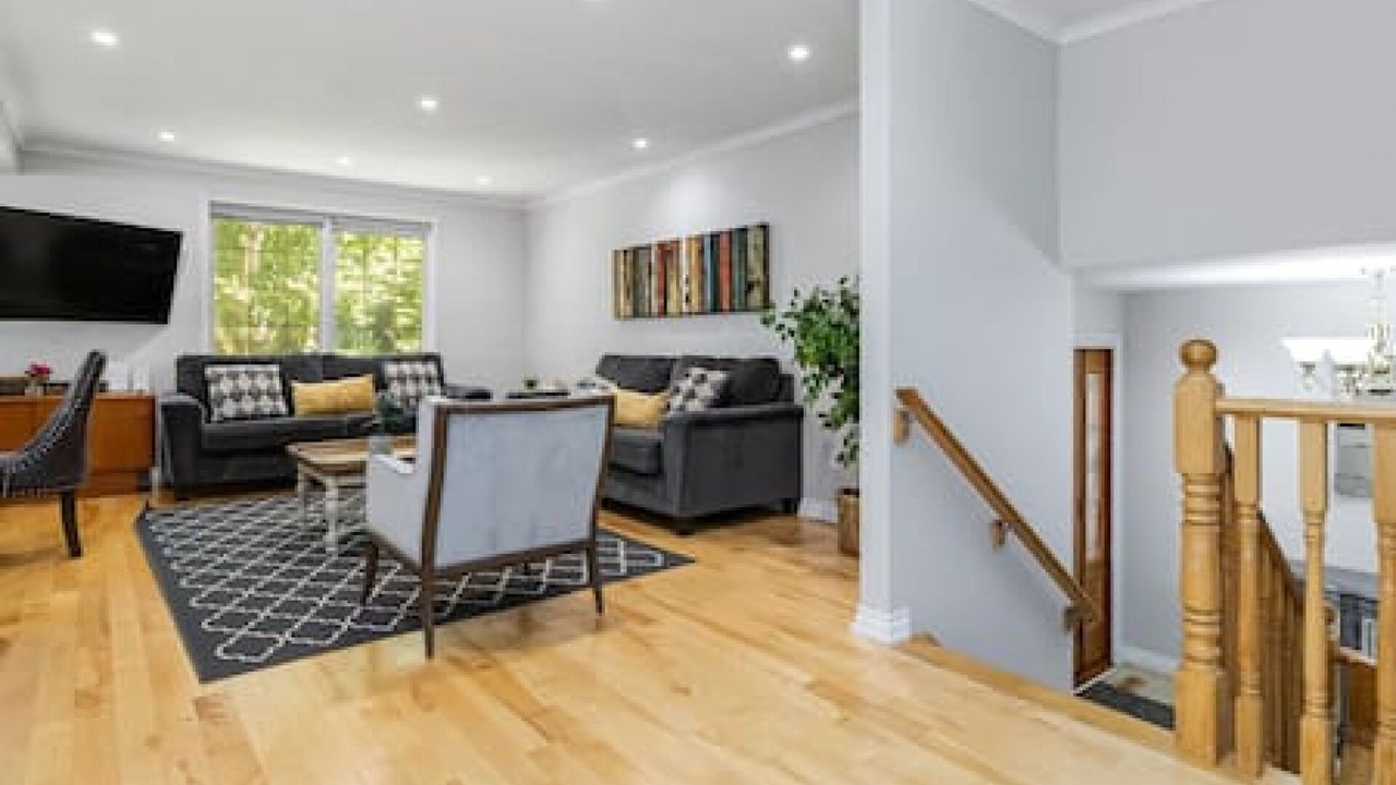 Photo of Livingroom in Halton Regional Municipality