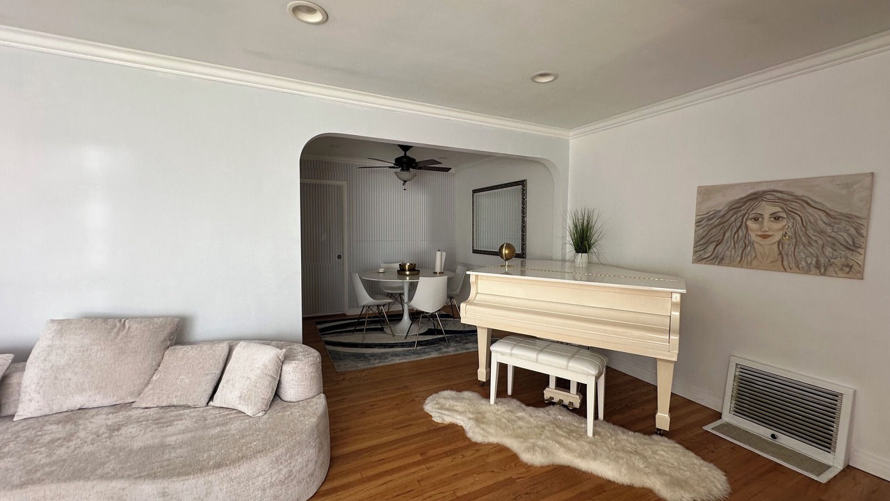 Photo of Livingroom in Los Altos