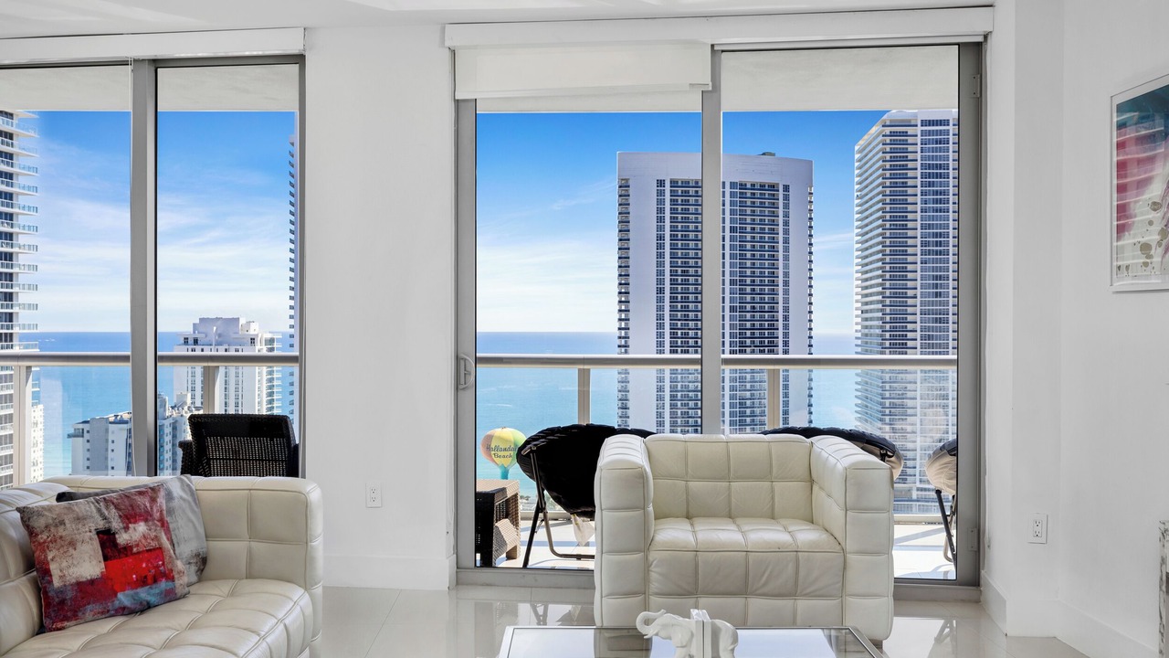 Photo of Livingroom in Hallandale Beach