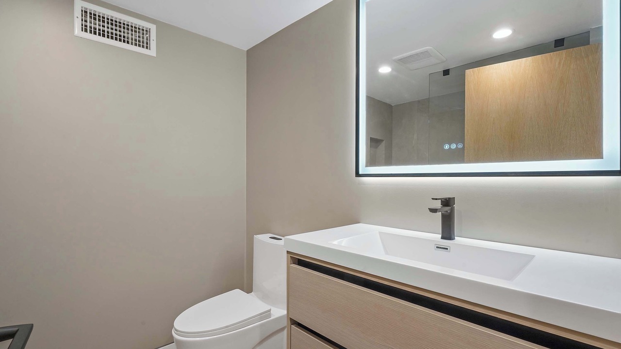 Photo of Bathroom in Carthay Circle