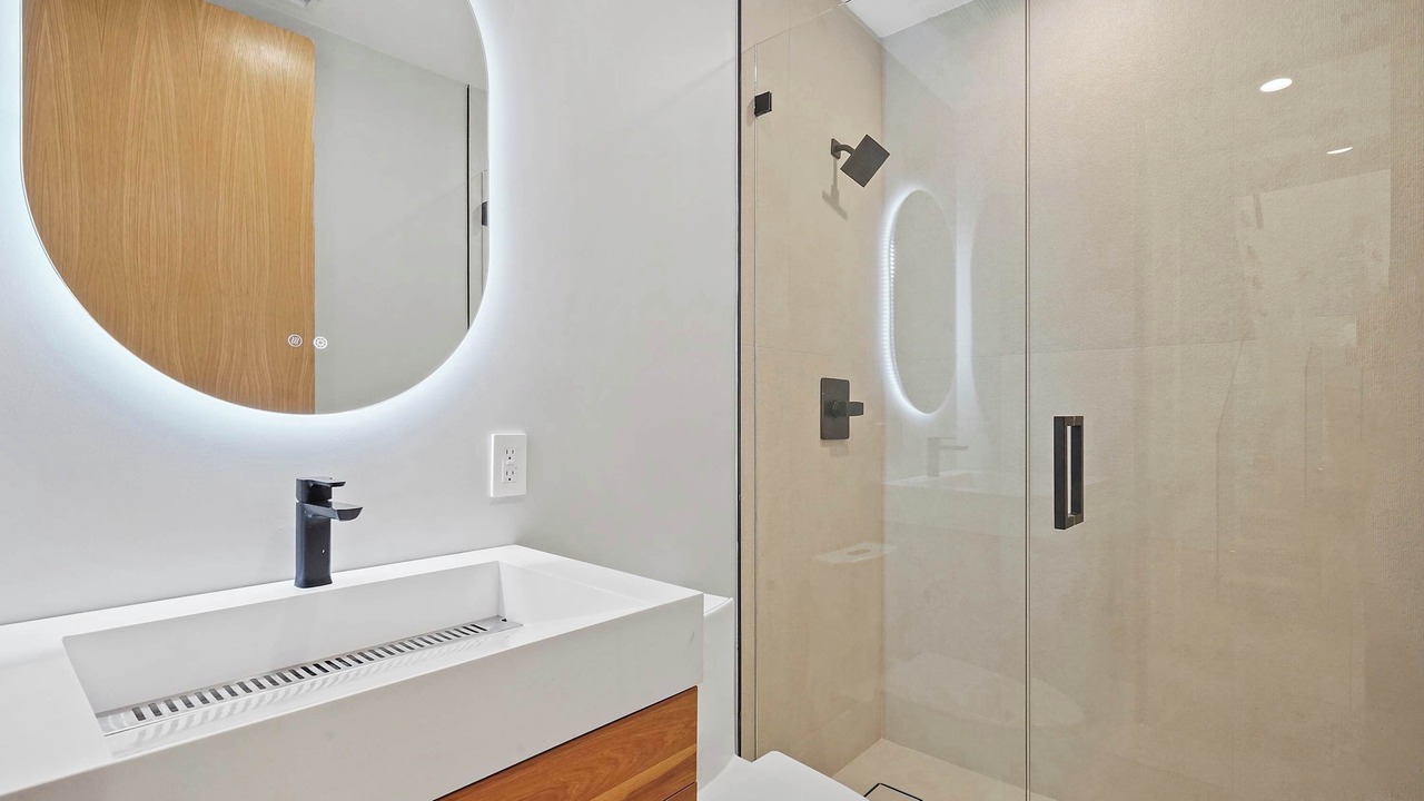 Photo of Bathroom in Carthay Circle