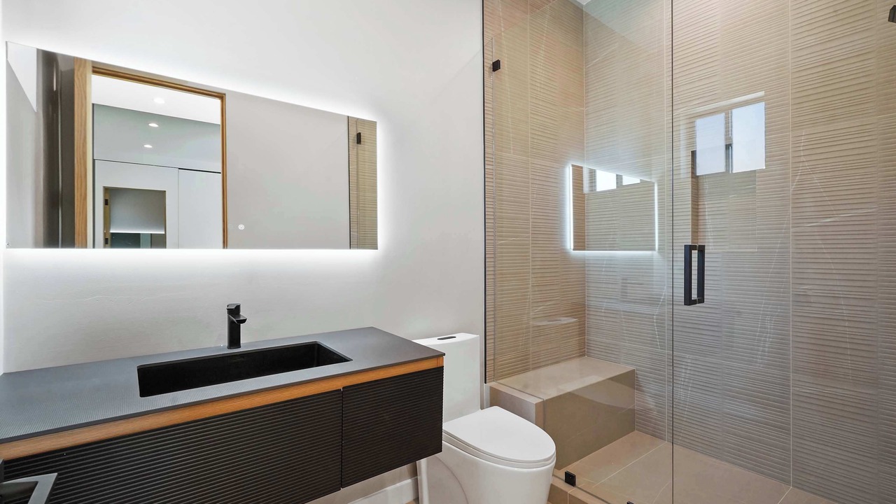 Photo of Bathroom in Carthay Circle