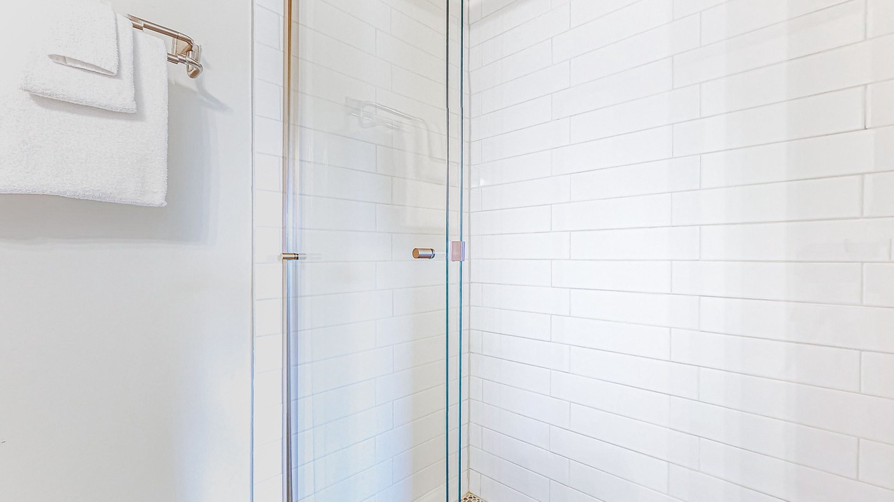 Photo of Bathroom in Surfcrest Village