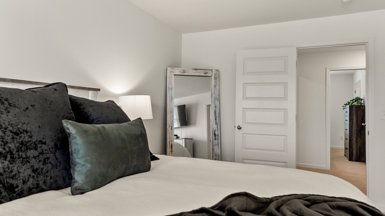 Photo of Bedroom in Northport