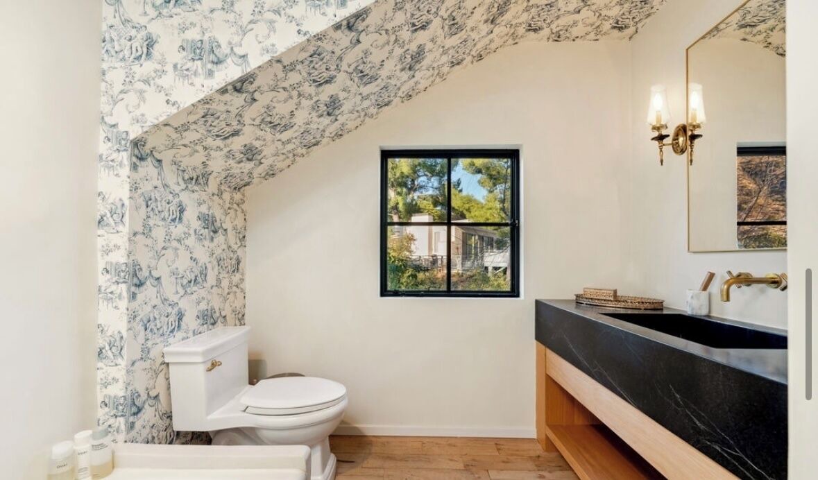 Photo of Bathroom in Hollywoodland