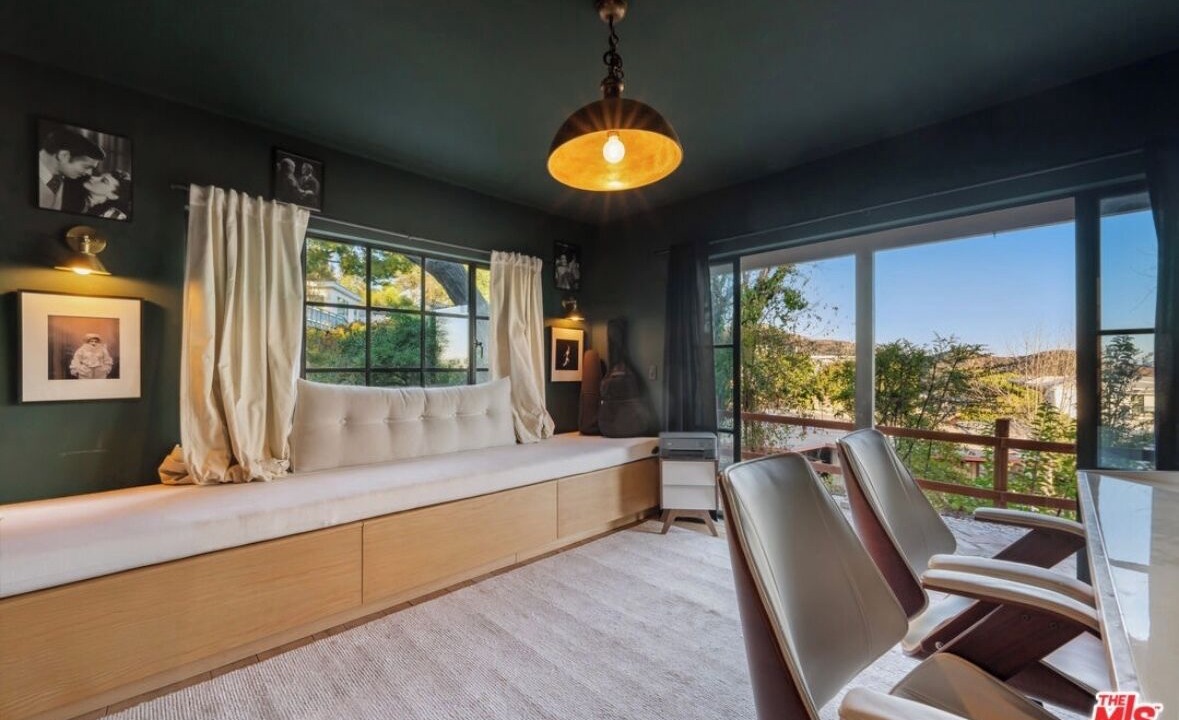 Photo of Livingroom in Hollywoodland