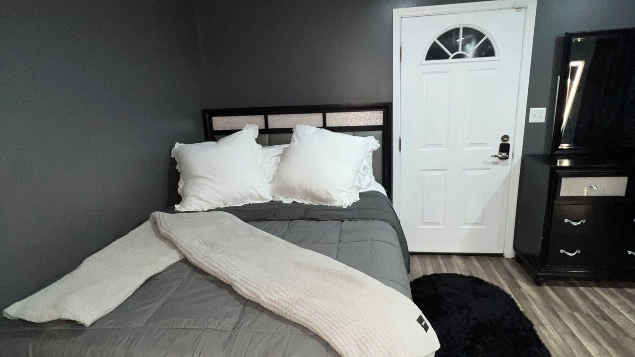 Photo of Bedroom in Orange