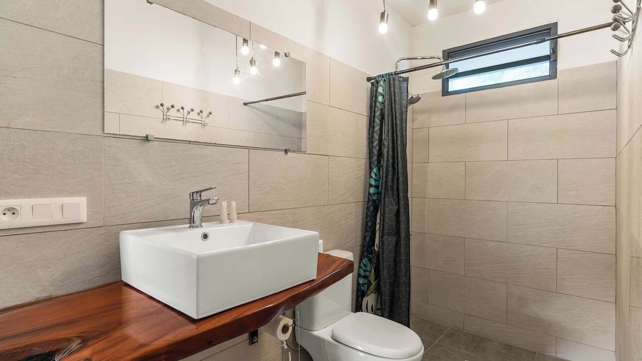 Photo of Bathroom in Afaahiti