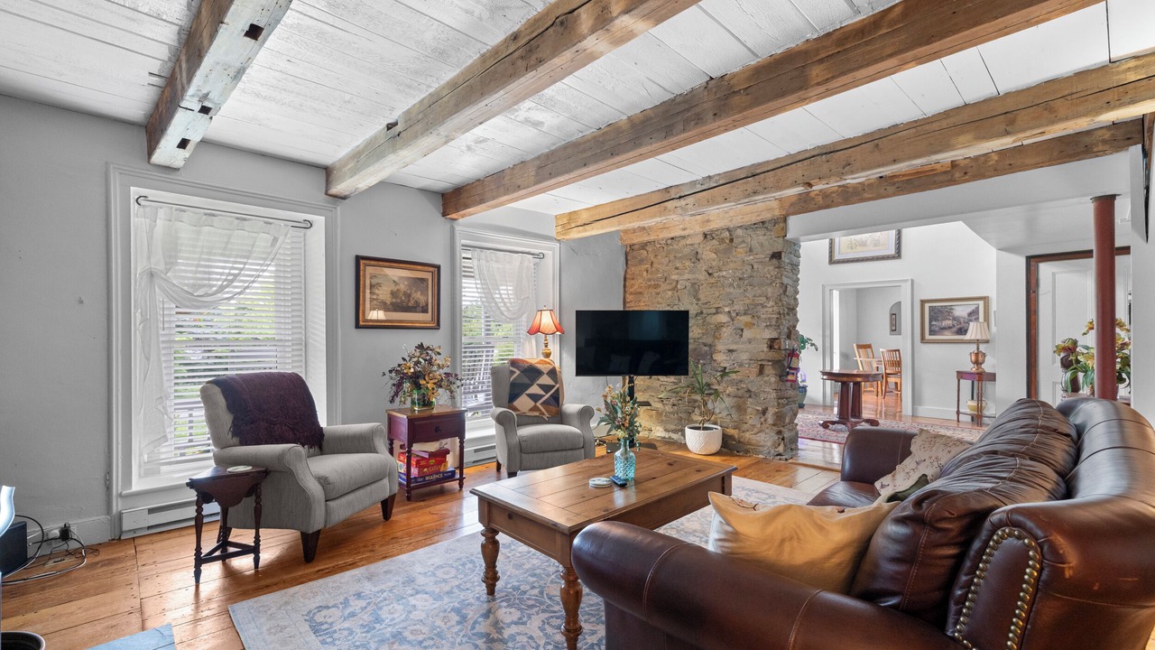 Photo of Livingroom in Clintondale