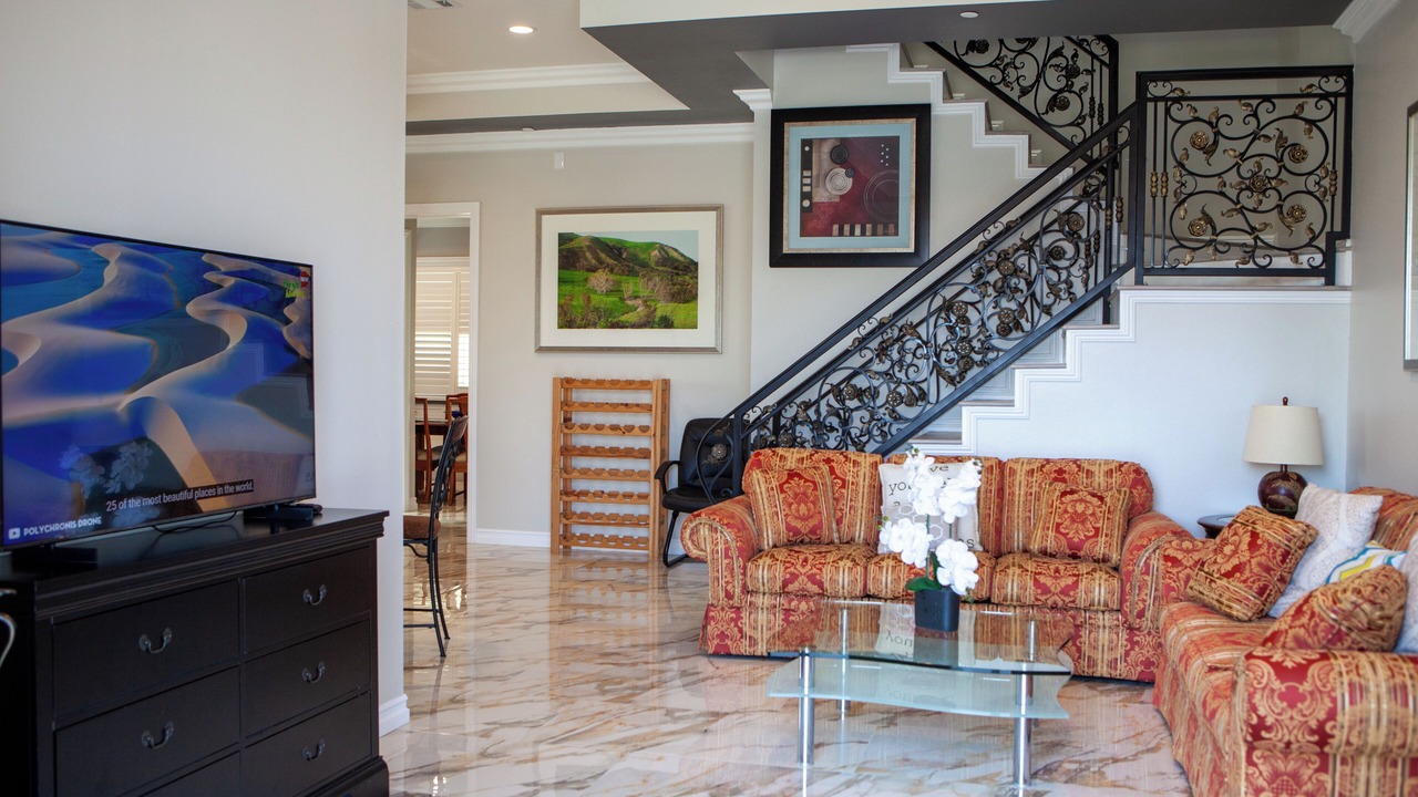 Photo of Livingroom in Midway City