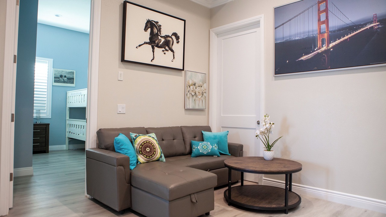 Photo of Livingroom in Midway City