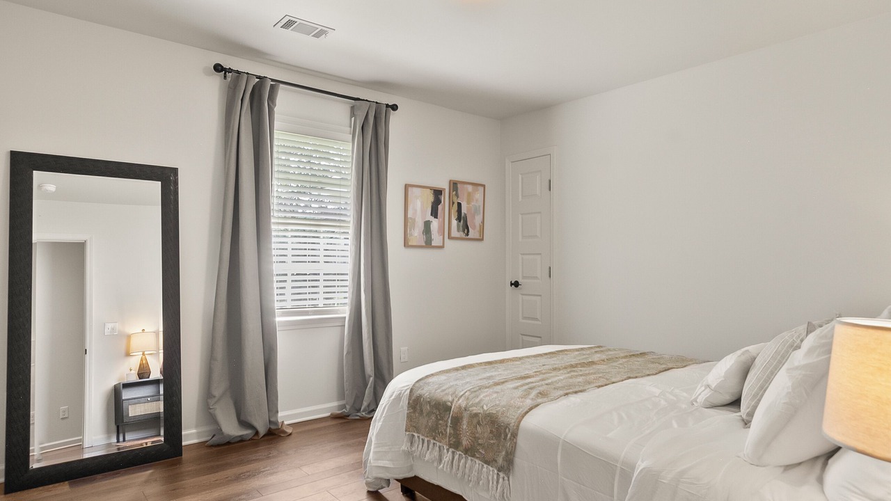 Photo of Bedroom in Northport
