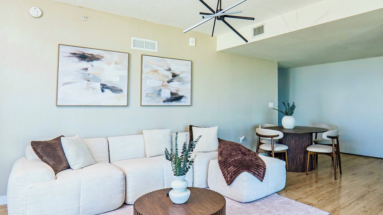 Photo of Livingroom in Town Square