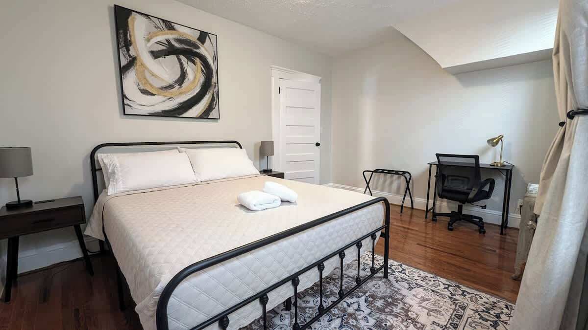 Photo of Bedroom in Orange
