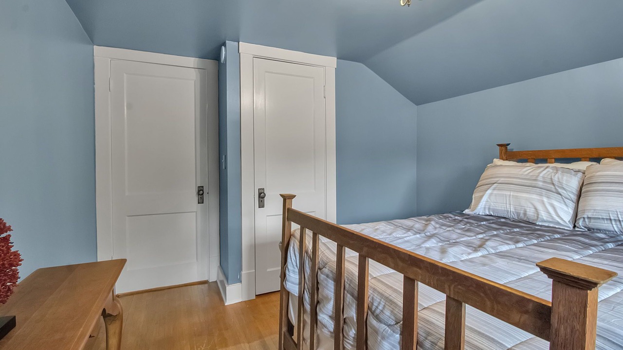 Photo of Bedroom in Lake Erie Beach