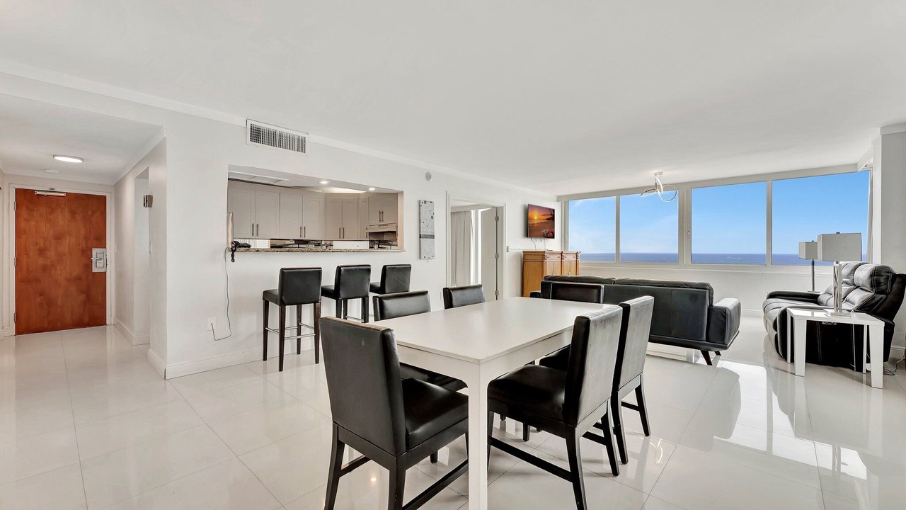 Photo of Livingroom in Galt Mile