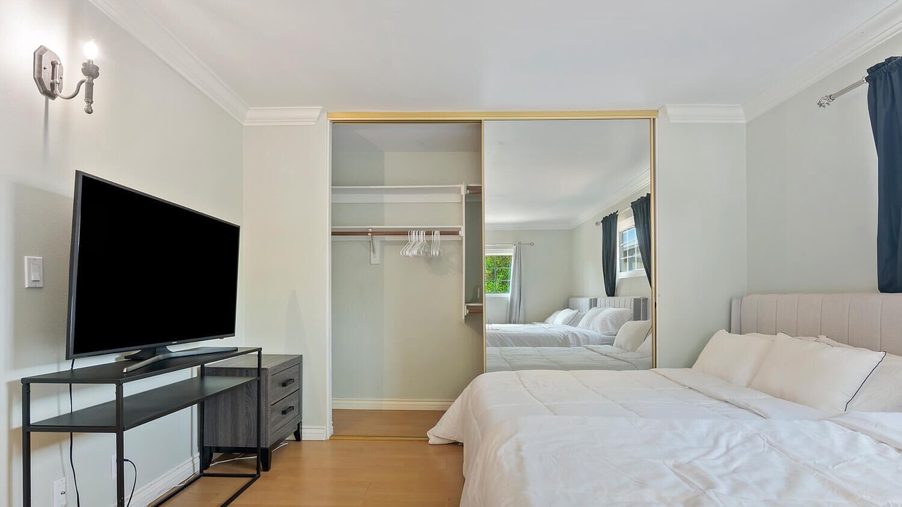 Photo of Bedroom in Reseda