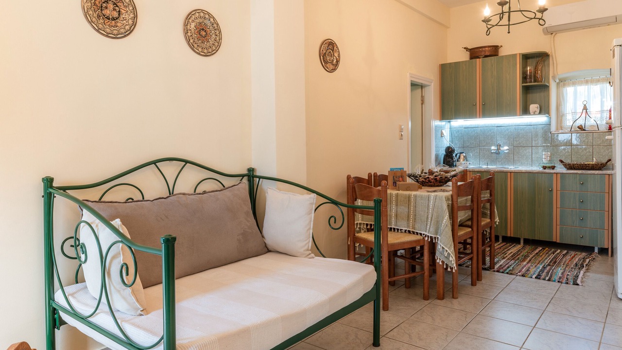 Photo of Livingroom in East Mani
