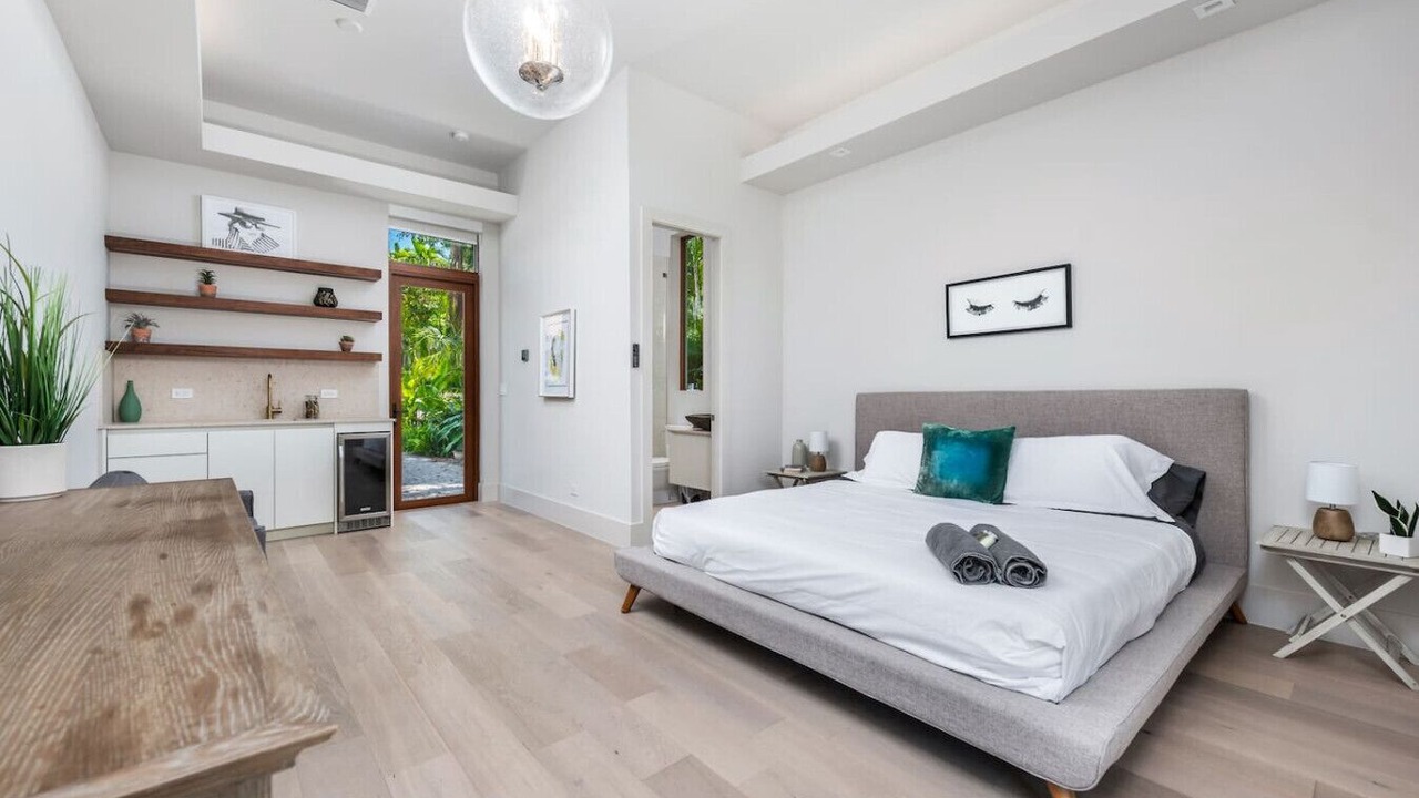 Photo of Bedroom in Bayside Historic District