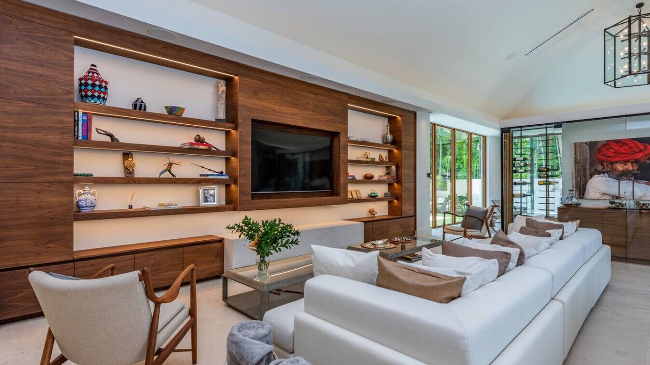 Photo of Livingroom in Bayside Historic District