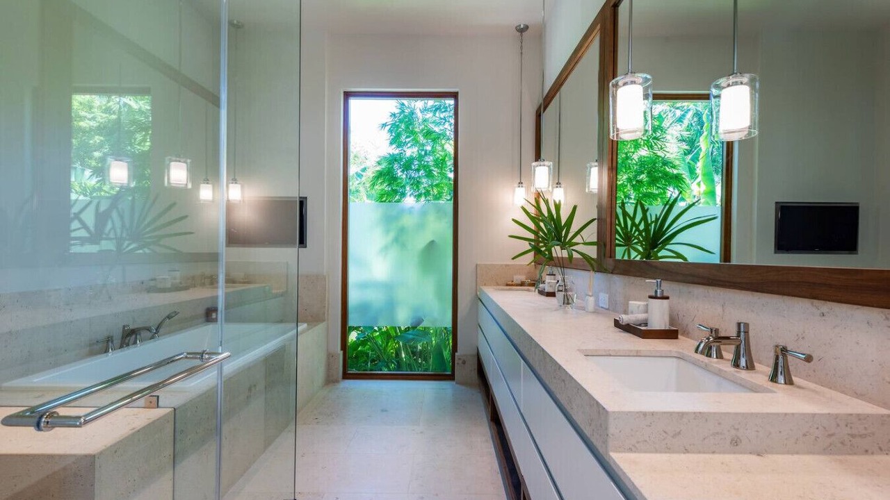 Photo of Bathroom in Bayside Historic District