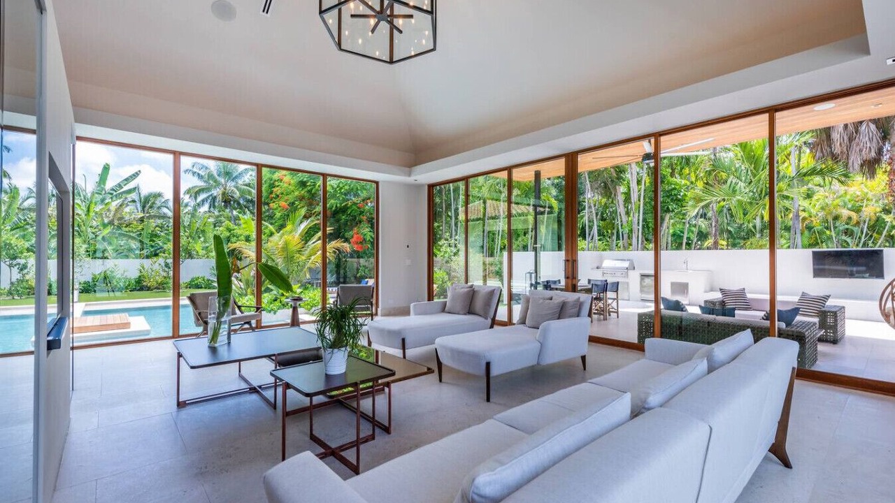 Photo of Livingroom in Bayside Historic District