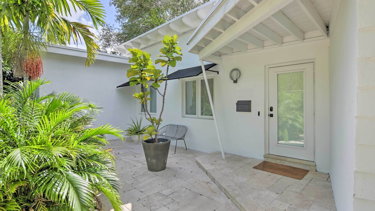 Photo of Patio Balcony in Biscayne Park