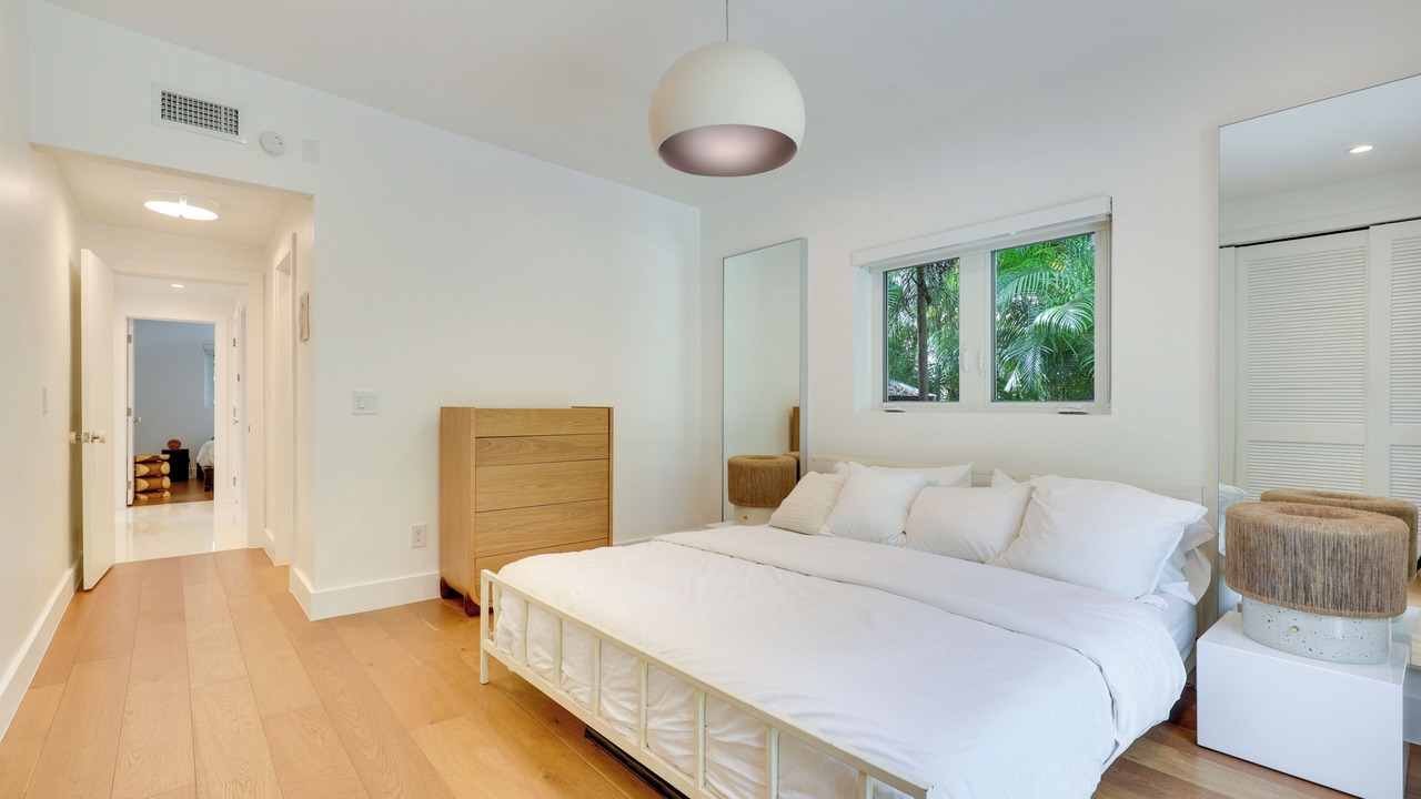 Photo of Bedroom in Biscayne Park