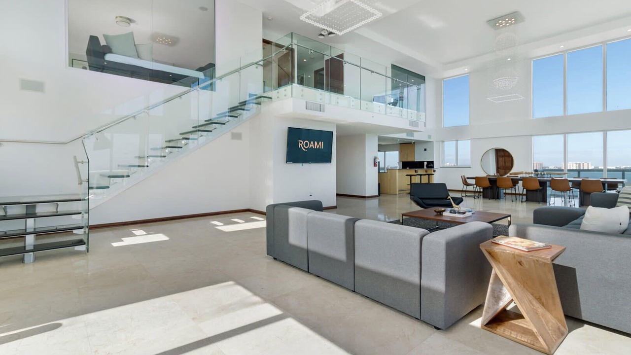 Photo of Livingroom in North Bay Village