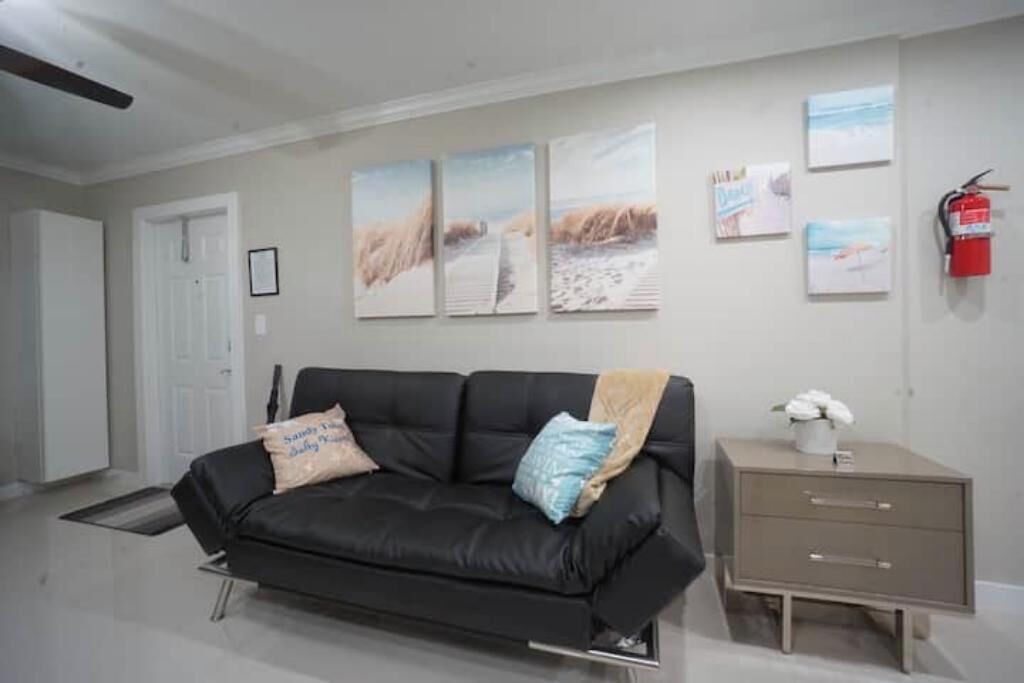 Photo of Livingroom in Santa Barbara Estates