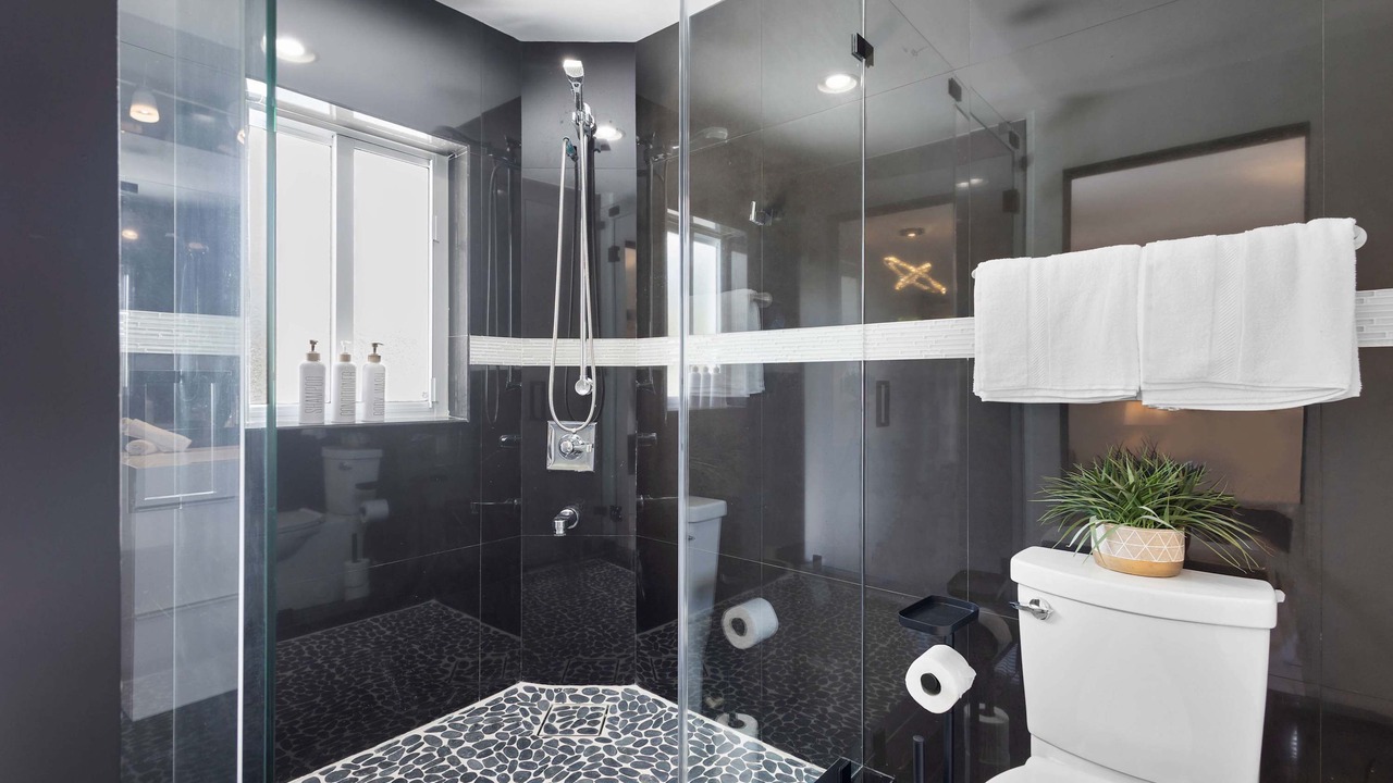 Photo of Bathroom in Golden Glades