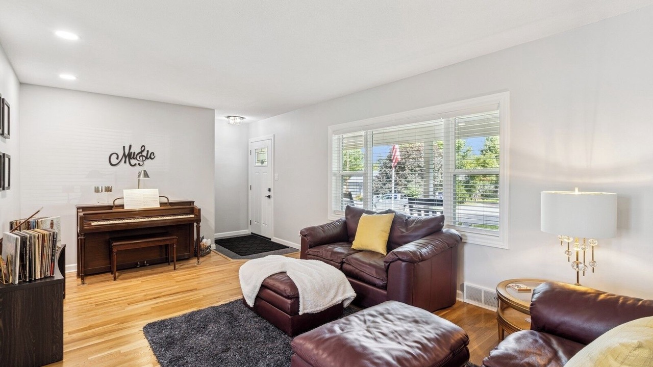 Photo of Livingroom in Windsor Heights