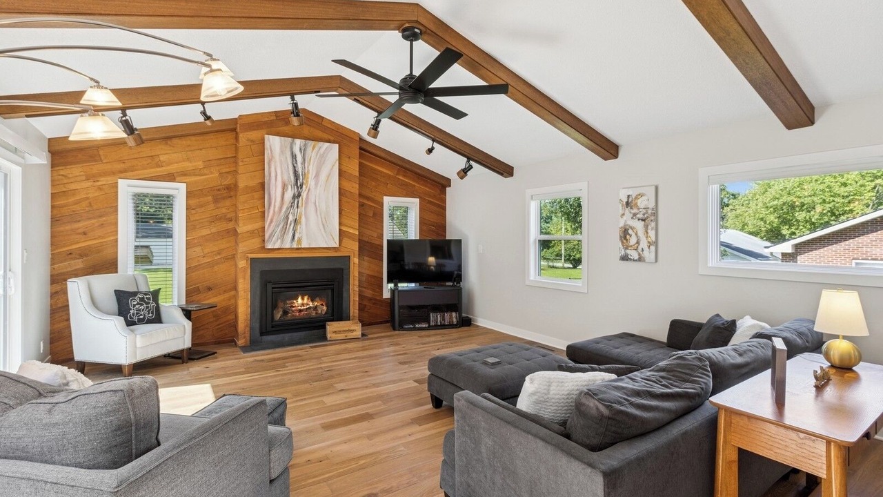 Photo of Livingroom in Windsor Heights