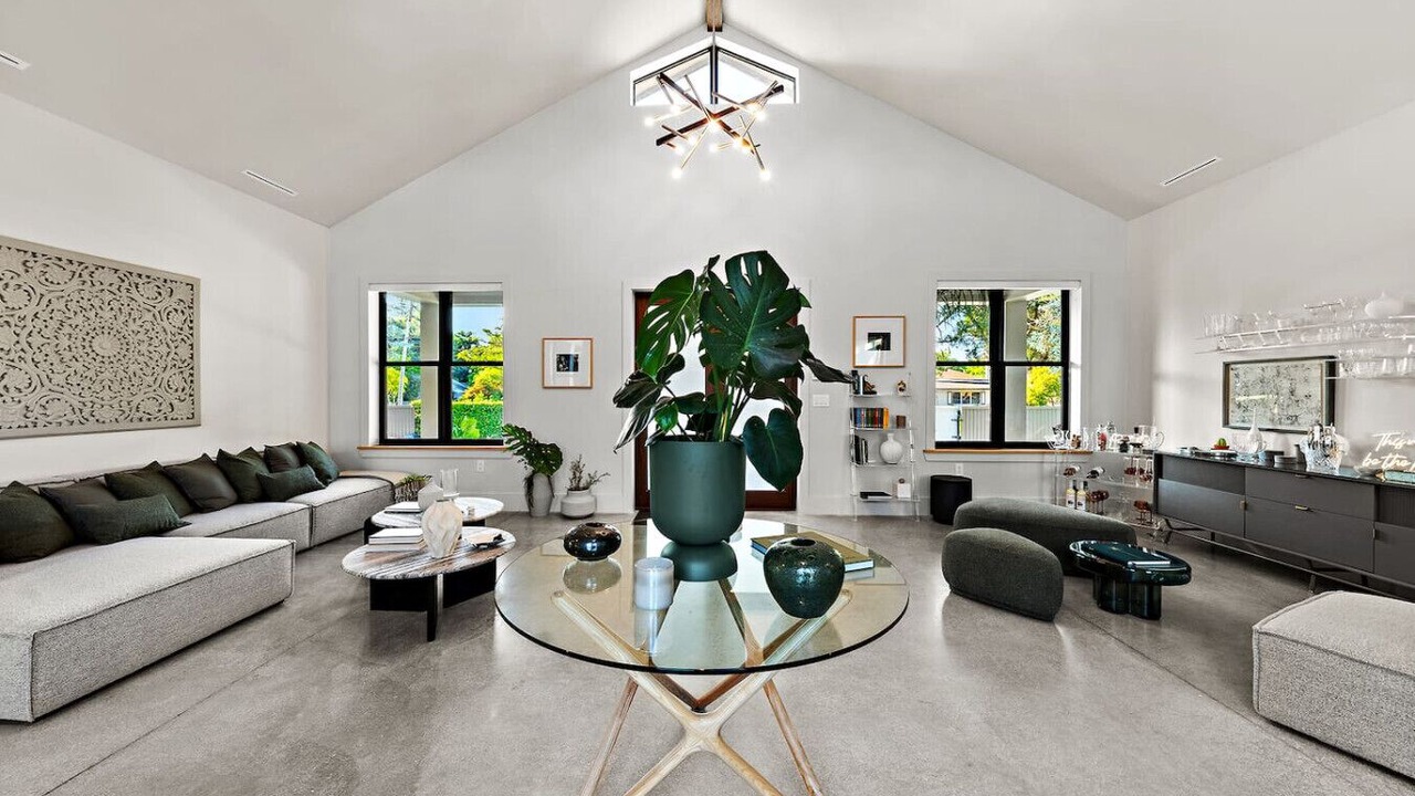 Photo of Livingroom in Golden Glades