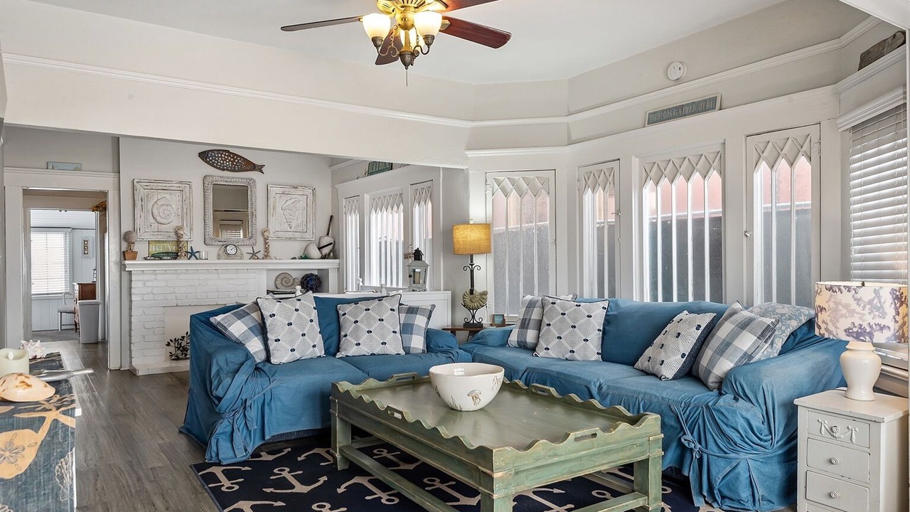 Photo of Livingroom in South Redondo