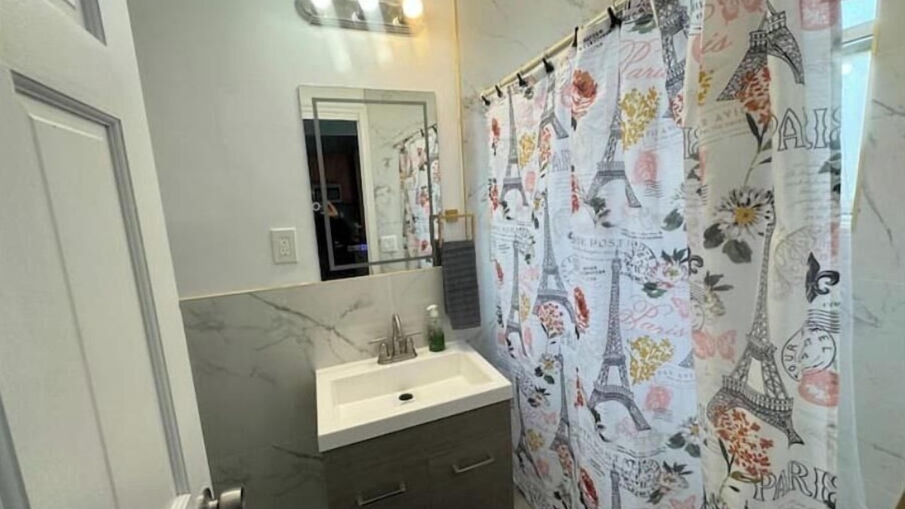 Photo of Bathroom in Guttenberg