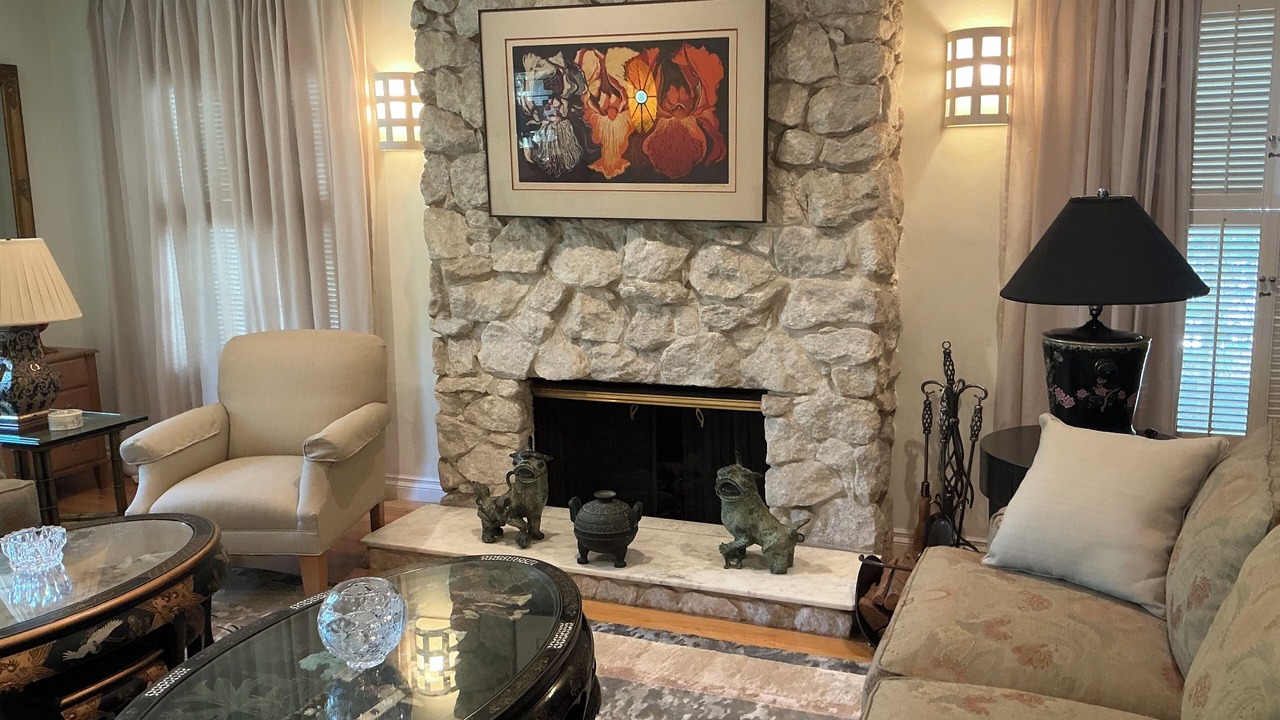 Photo of Livingroom in Mid City