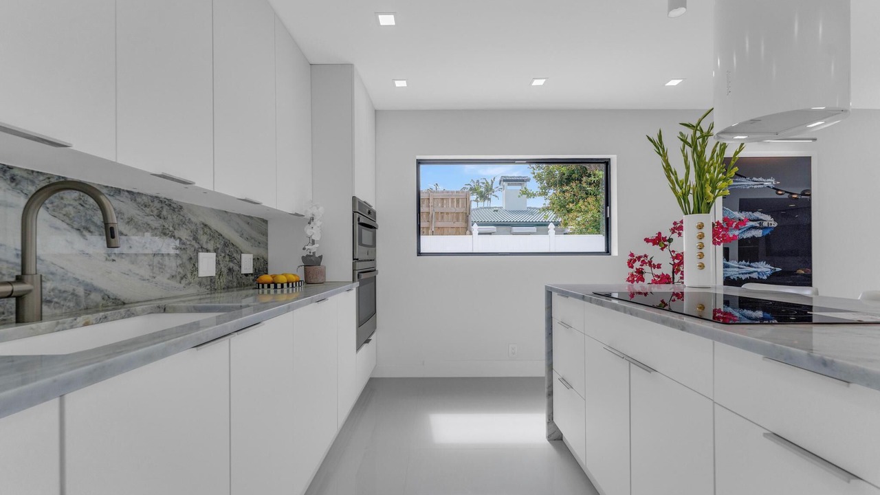 Photo of Kitchen in Lauderdale Beach