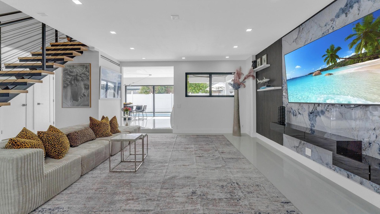 Photo of Livingroom in Lauderdale Beach