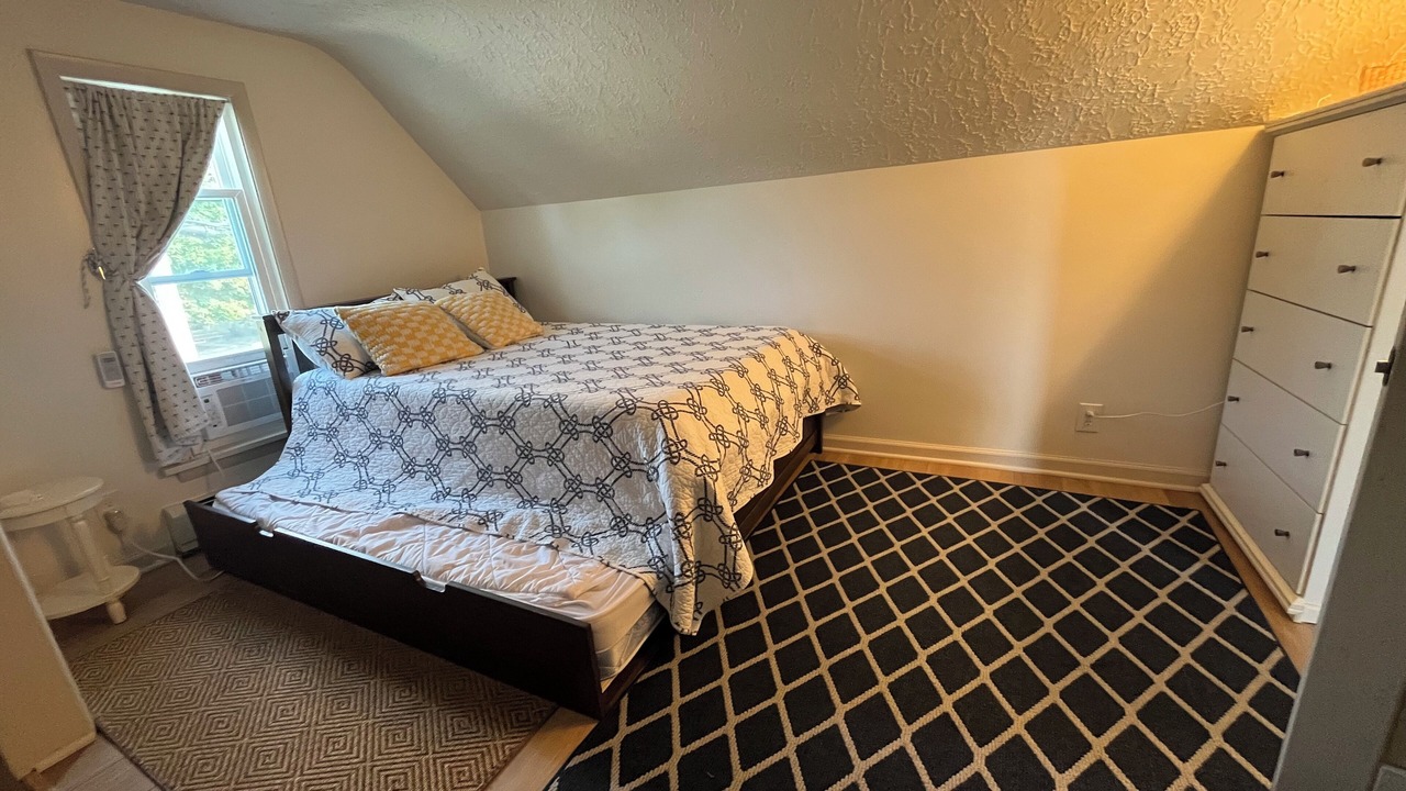 Photo of Bedroom in Conneaut