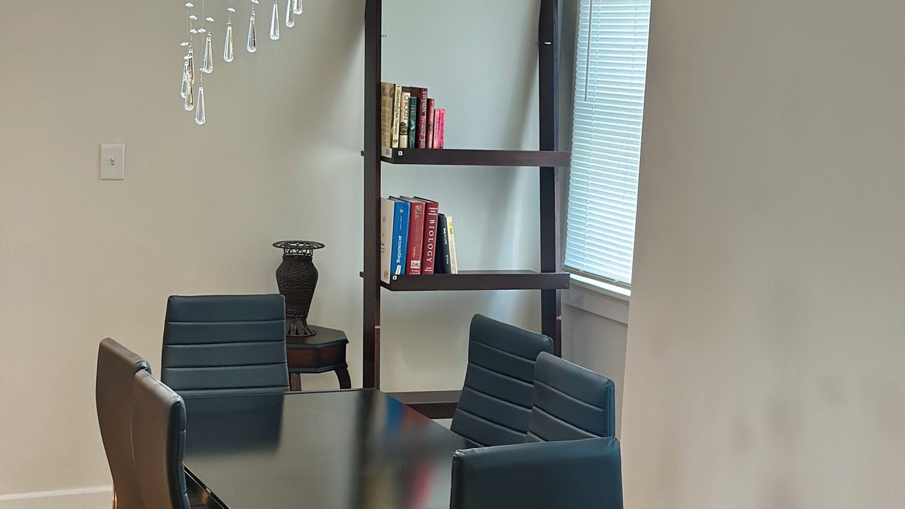 Photo of Livingroom in Front Park
