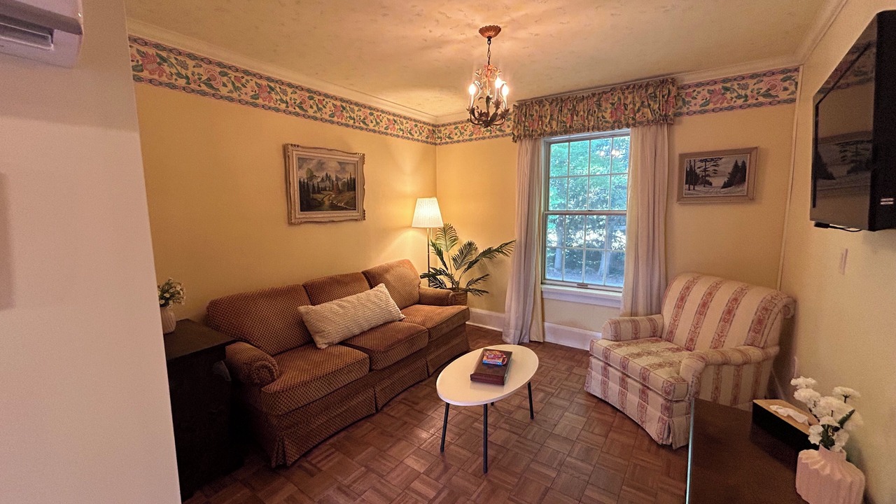 Photo of Livingroom in Guelph/Eramosa