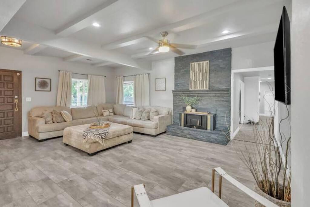 Photo of Livingroom in Victor