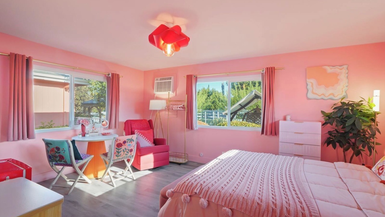 Photo of Bedroom in Warner Center