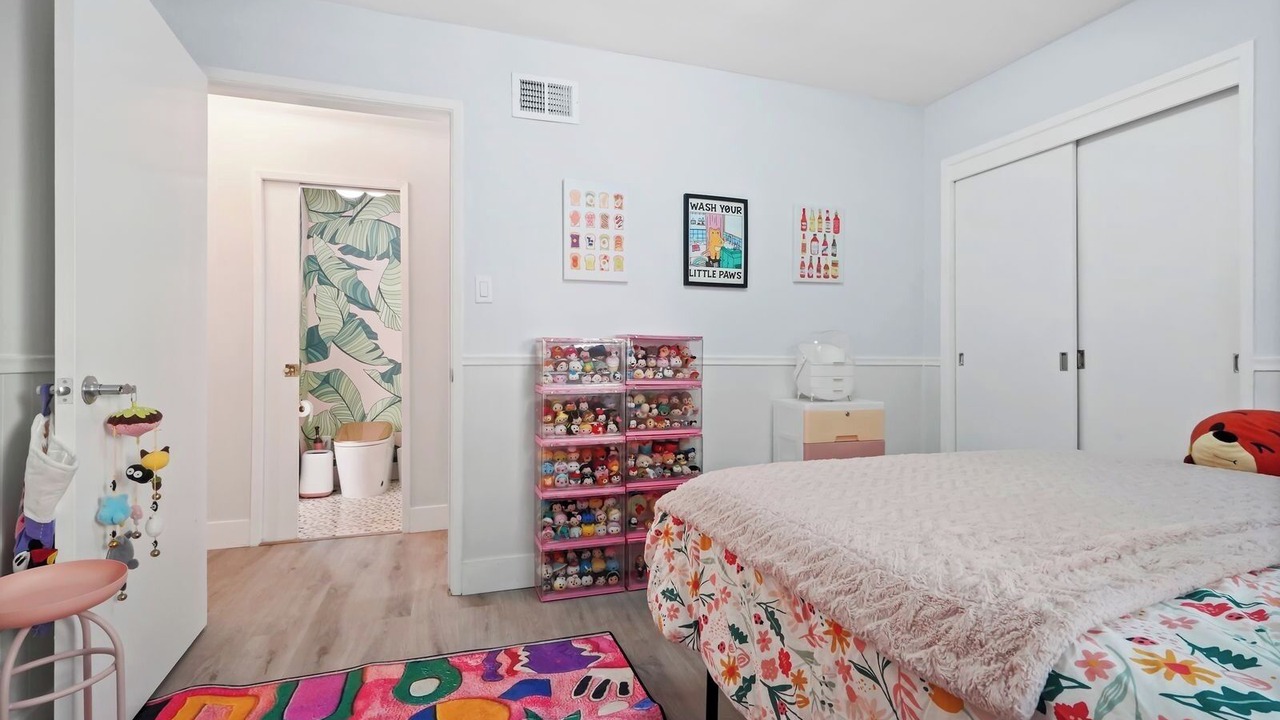 Photo of Bedroom in Warner Center