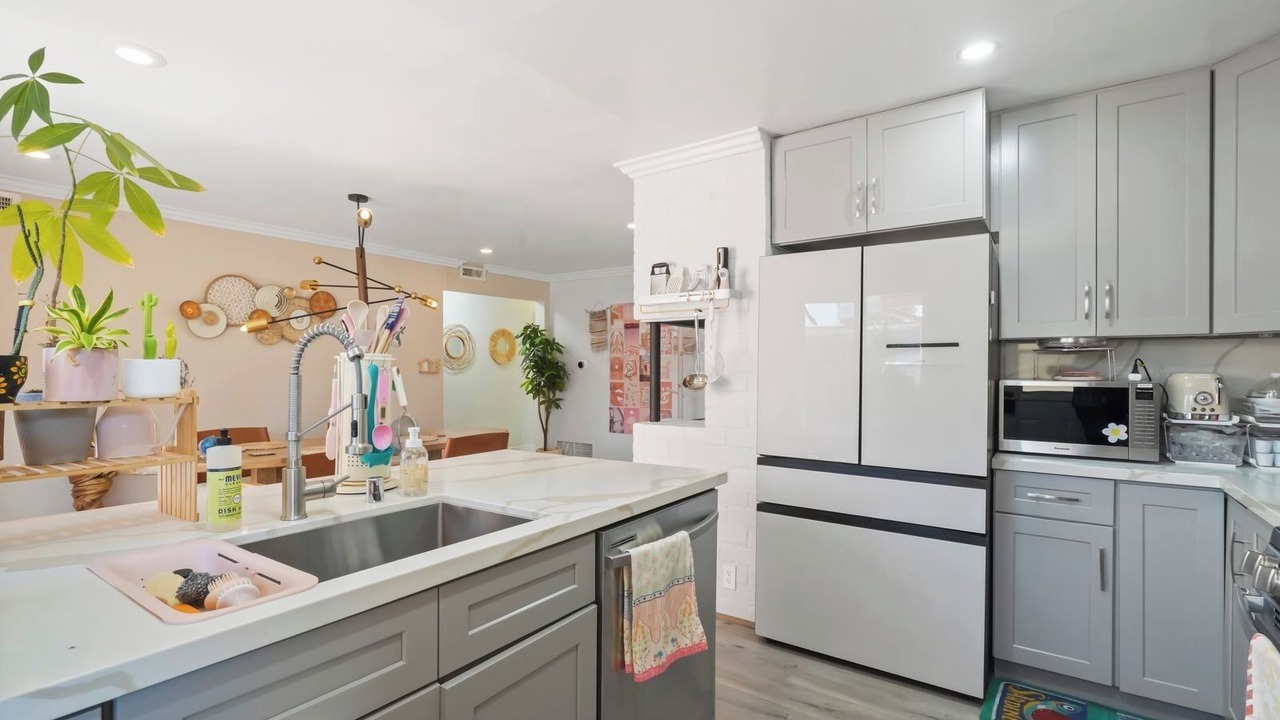 Photo of Kitchen in Warner Center