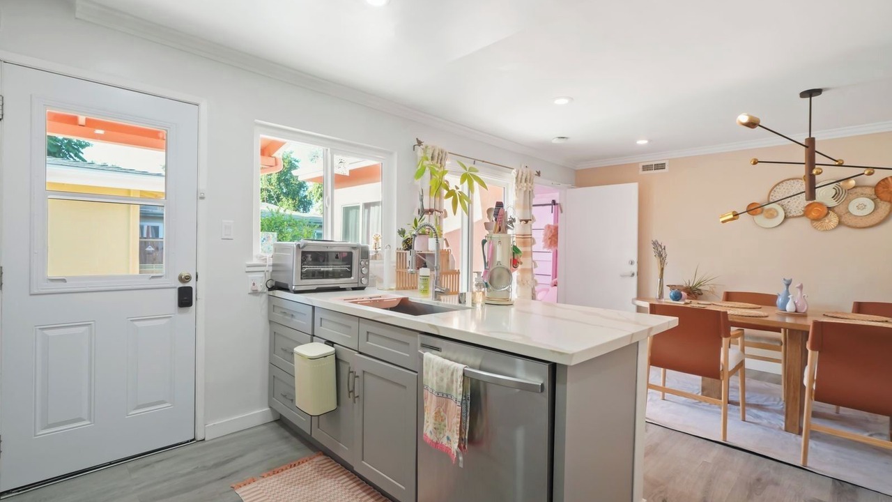 Photo of Kitchen in Warner Center