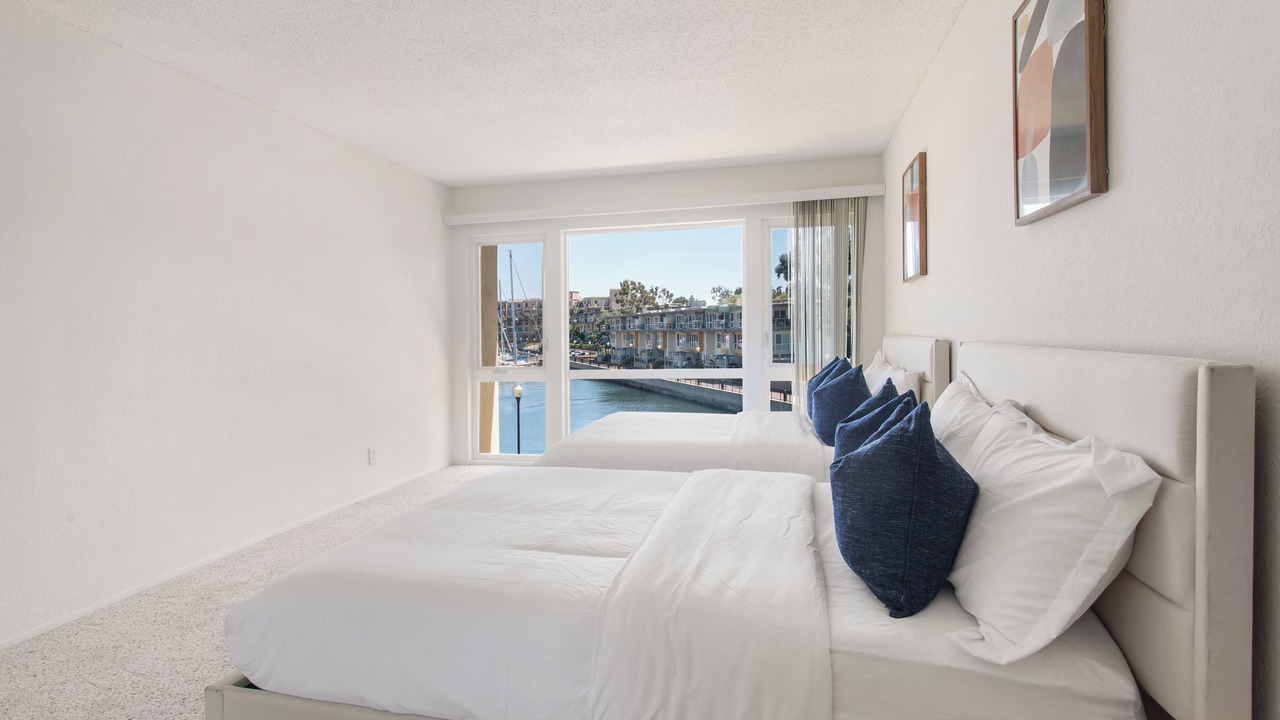 Photo of Bedroom in Silver Strand