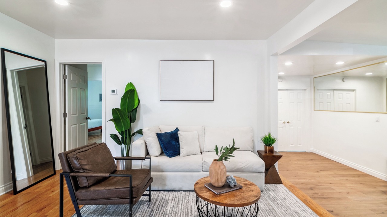 Photo of Livingroom in Woodland Hills