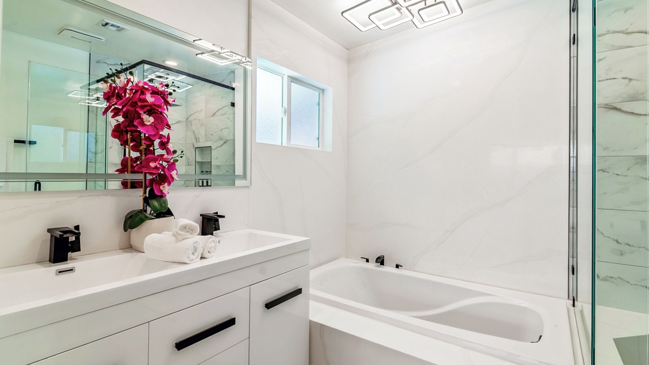 Photo of Bathroom in Woodland Hills